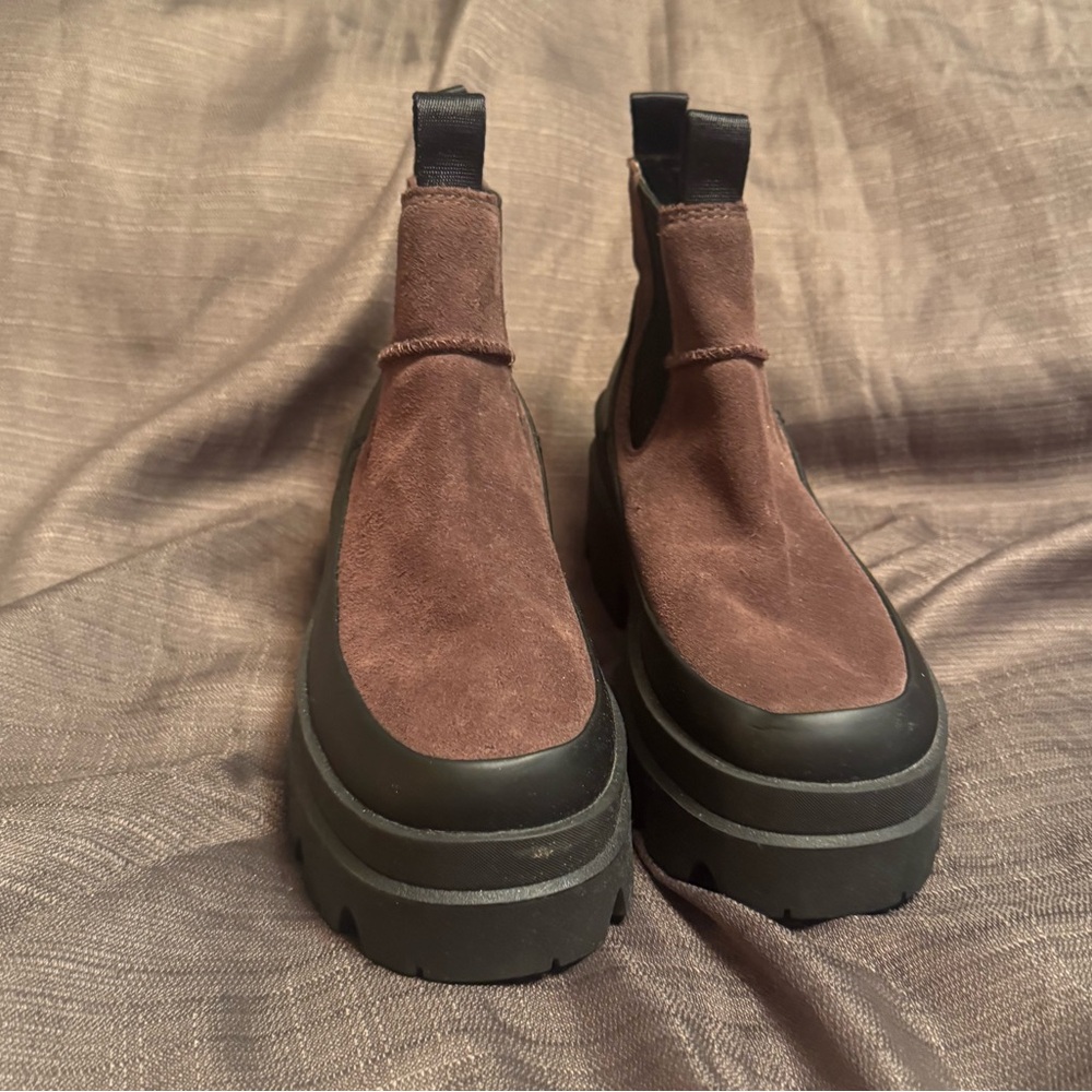UGG Women’s Brisbane Chelsea Cedar Brown Black Suede Ankle Boots Size 7